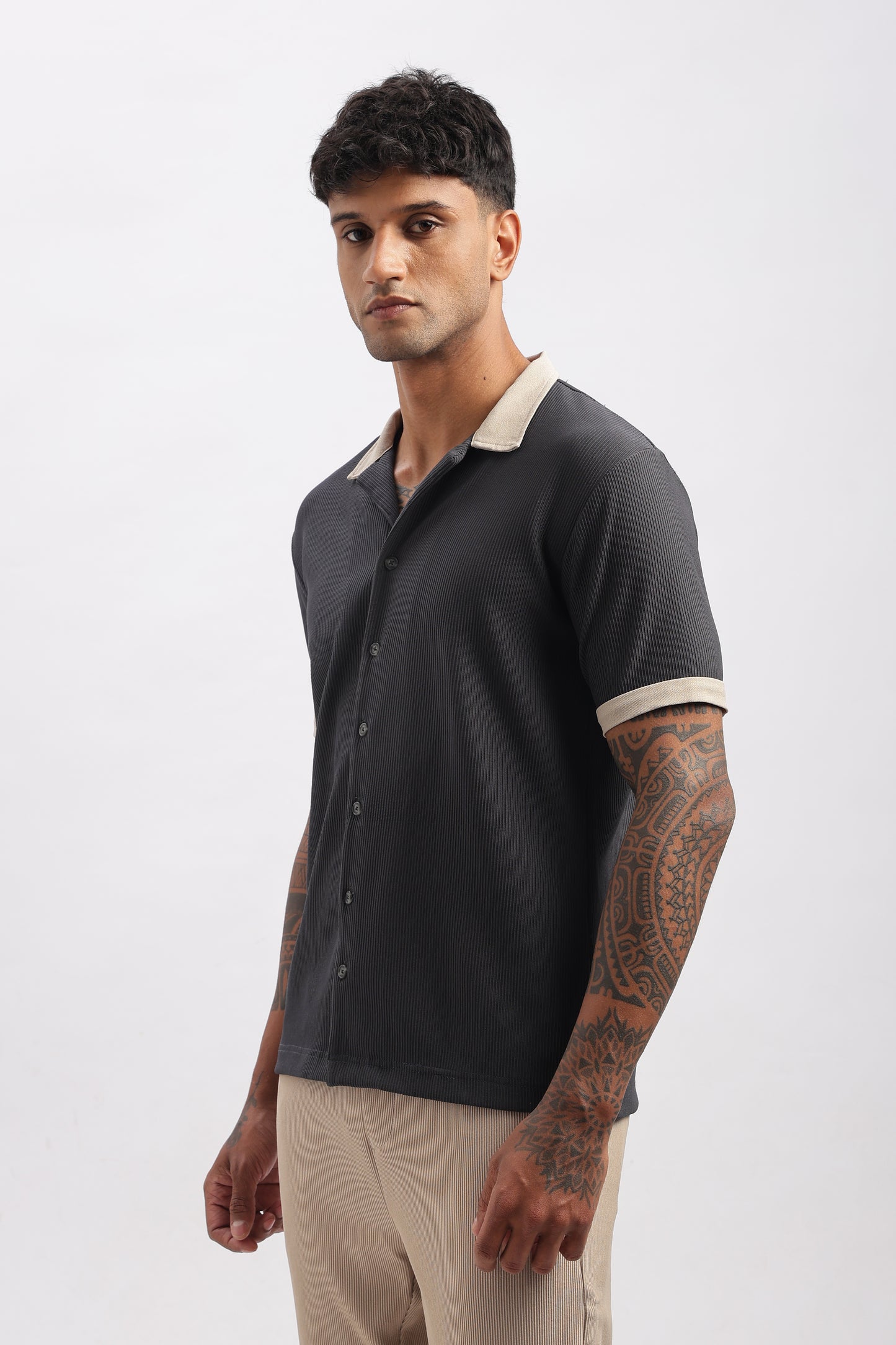 TEXTURED SHIRT WITH CONTRAST DESIGN DETAIL