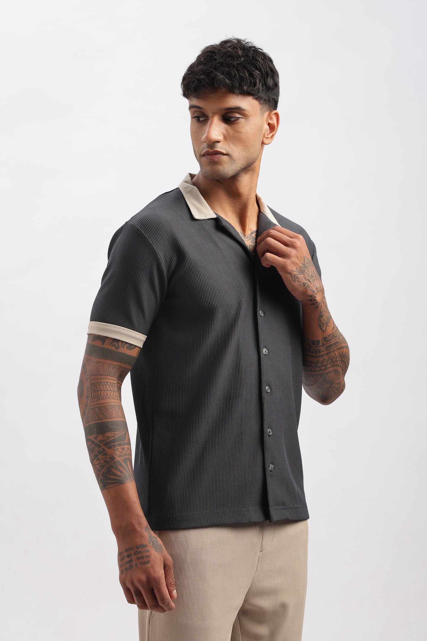 TEXTURED SHIRT WITH CONTRAST DESIGN DETAIL