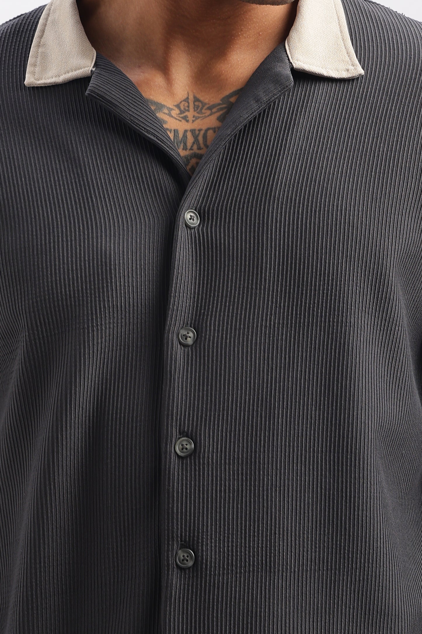 TEXTURED SHIRT WITH CONTRAST DESIGN DETAIL