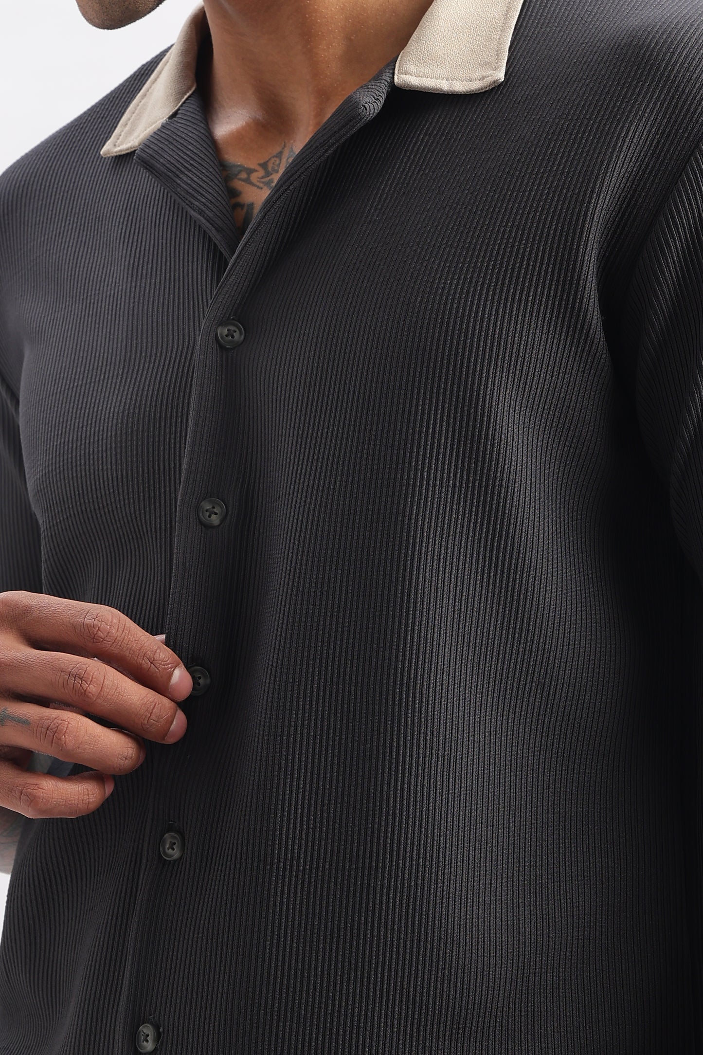TEXTURED SHIRT WITH CONTRAST DESIGN DETAIL