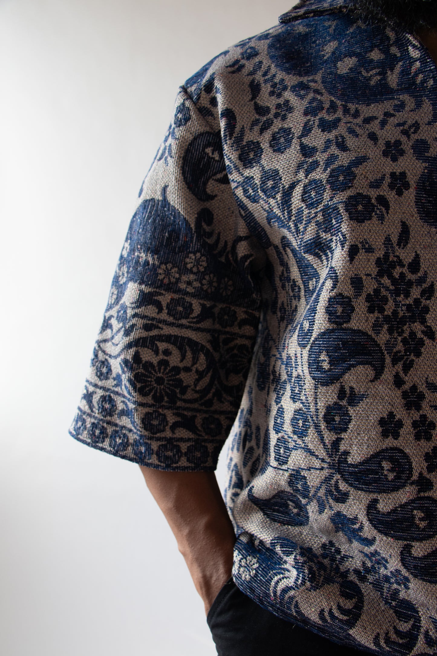 THE 1 OF 1 CROP CARPET SHIRT