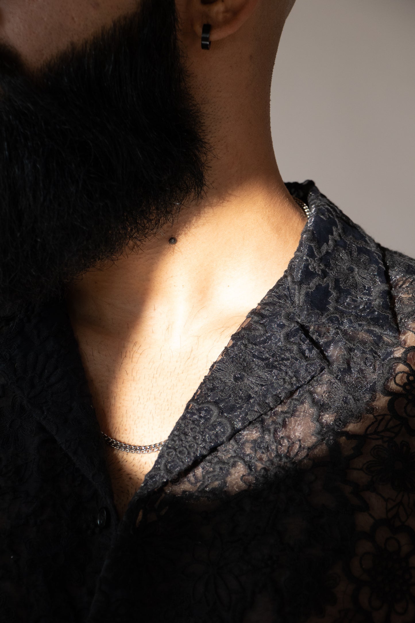 1 OF 10  THE EMBROIDERED CURTAIN SHIRT