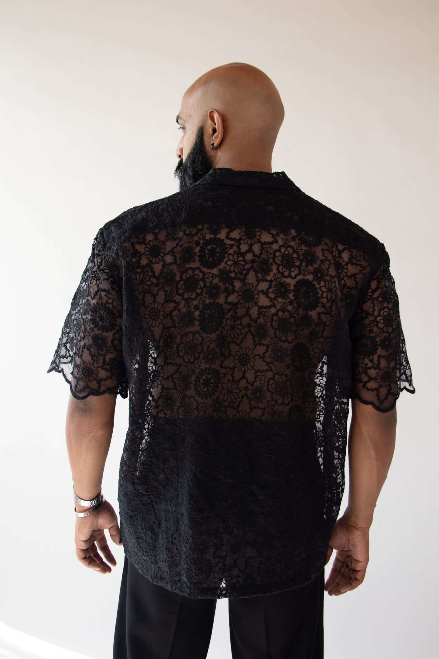 1 OF 10  THE EMBROIDERED CURTAIN SHIRT