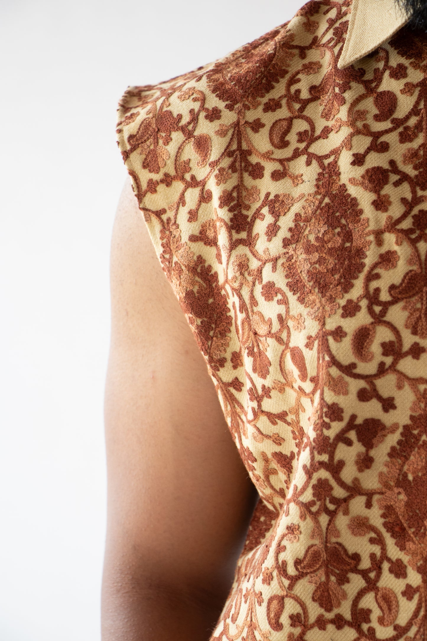 1 OF 1 EMBROIDERED SUMMER VEST- YELLOW