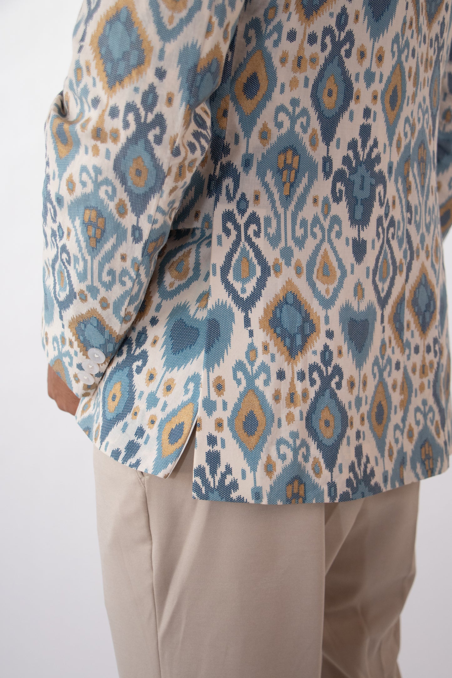 1 OF 3 PATTERNED DESIGNER BLAZER-WHITE